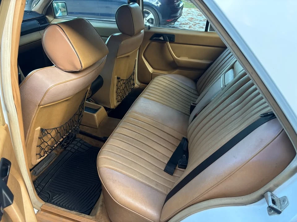 1987 Mercedes-Benz 190E - Image 9 of 13