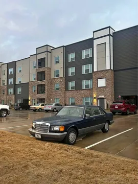 1987 Mercedes-Benz 400 SEL Sedan 4D