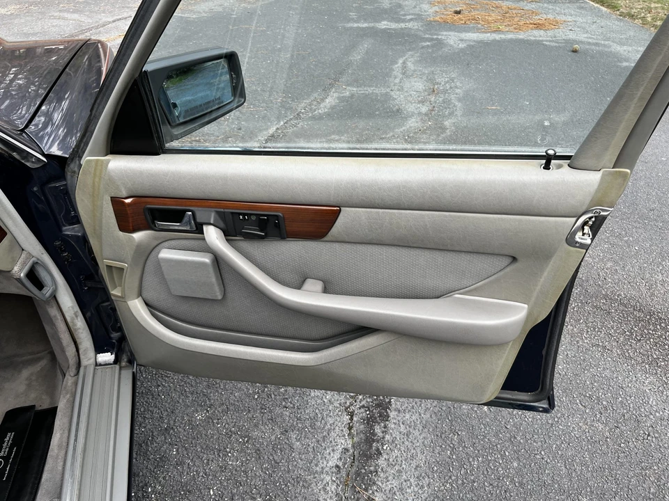 1987 Mercedes-Benz W126 S-Class Sedan - Image 27 of 31