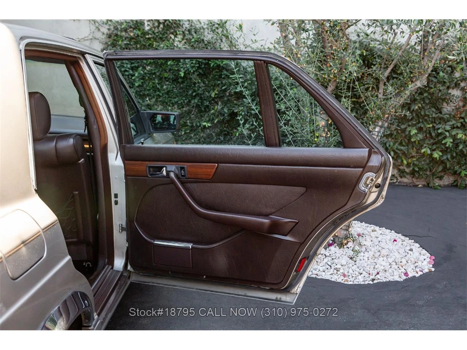 1987 Mercedes-Benz W126 S-Class Sedan - Image 22 of 31