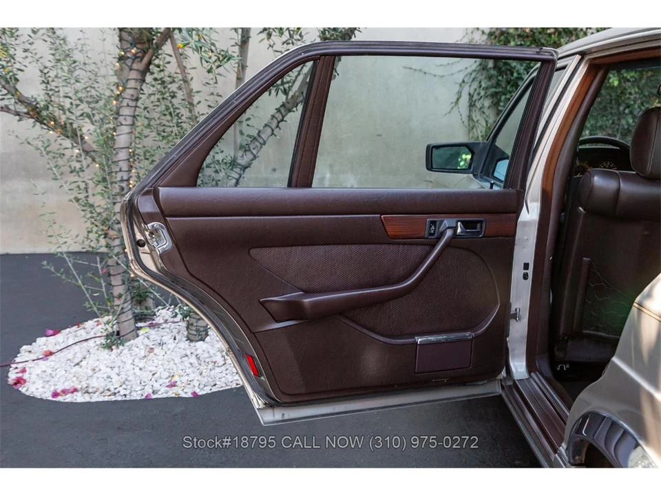 1987 Mercedes-Benz W126 S-Class Sedan - Image 19 of 31