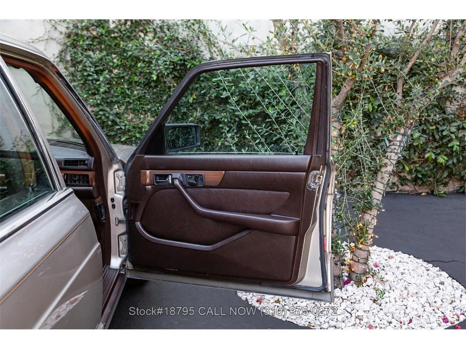 1987 Mercedes-Benz W126 S-Class Sedan - Image 25 of 31