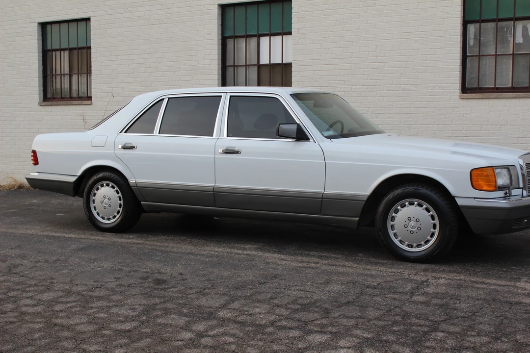 1987 Mercedes-Benz W126 S-Class Sedan - Image 24 of 31