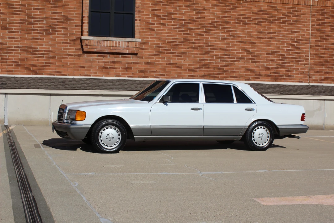 1987 Mercedes-Benz W126 S-Class Sedan - Image 2 of 31