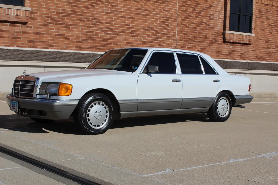 1987 Mercedes-Benz W126 S-Class Sedan - Image 4 of 31