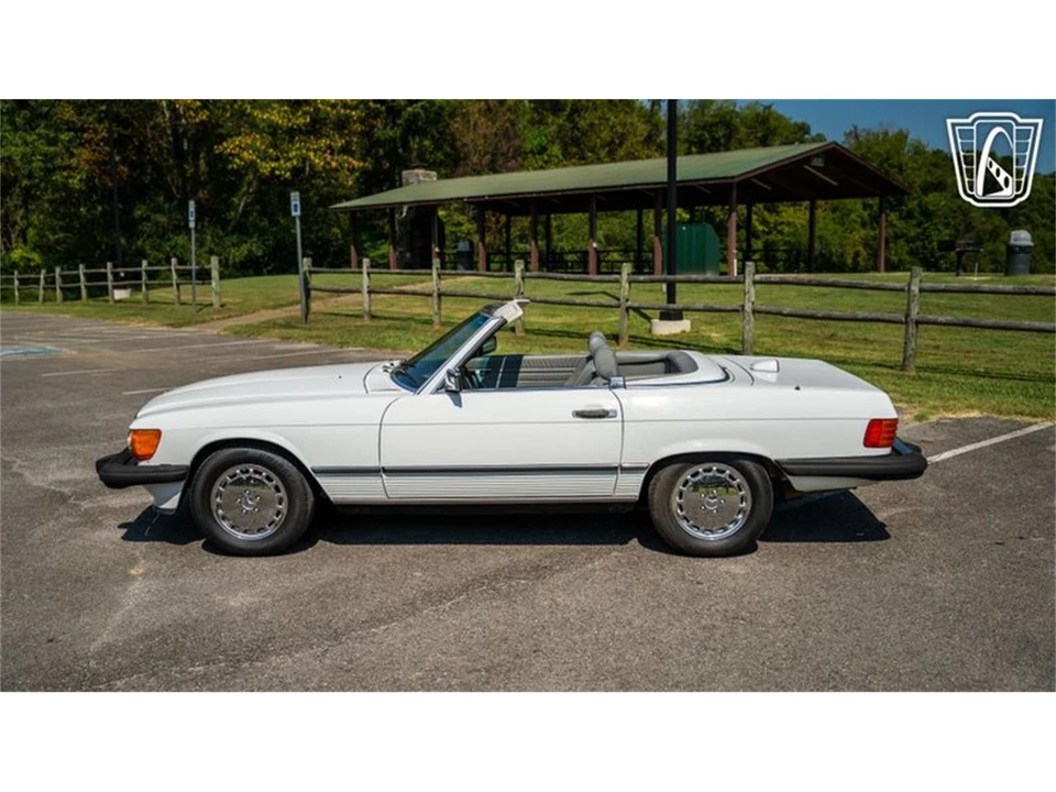 1987 Mercedes-Benz W126 S-Class Sedan - Image 8 of 31