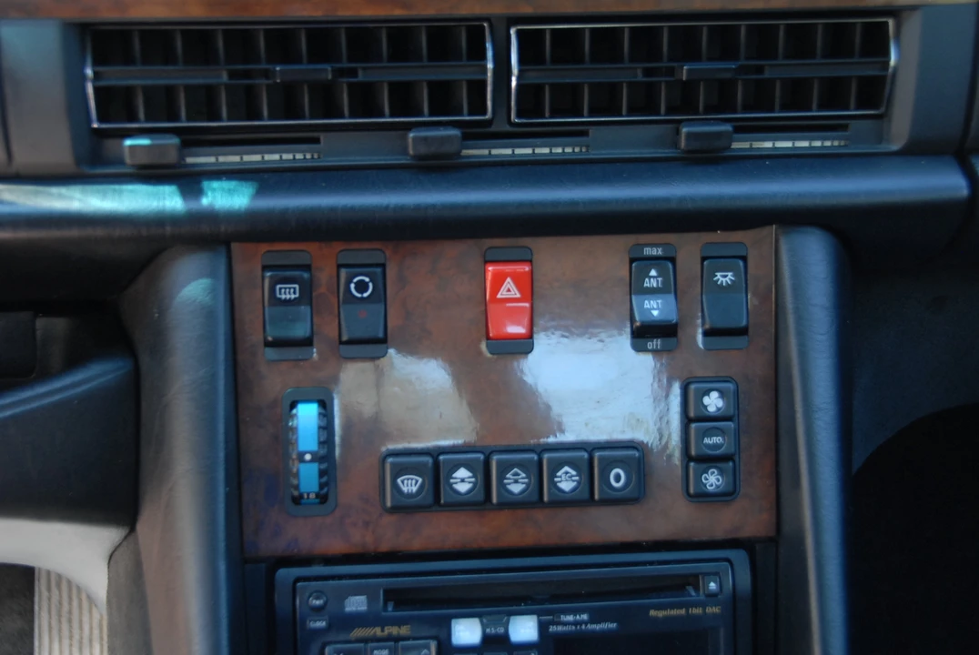 1987 Mercedes-Benz C126 S-Class Coupe - Image 25 of 31