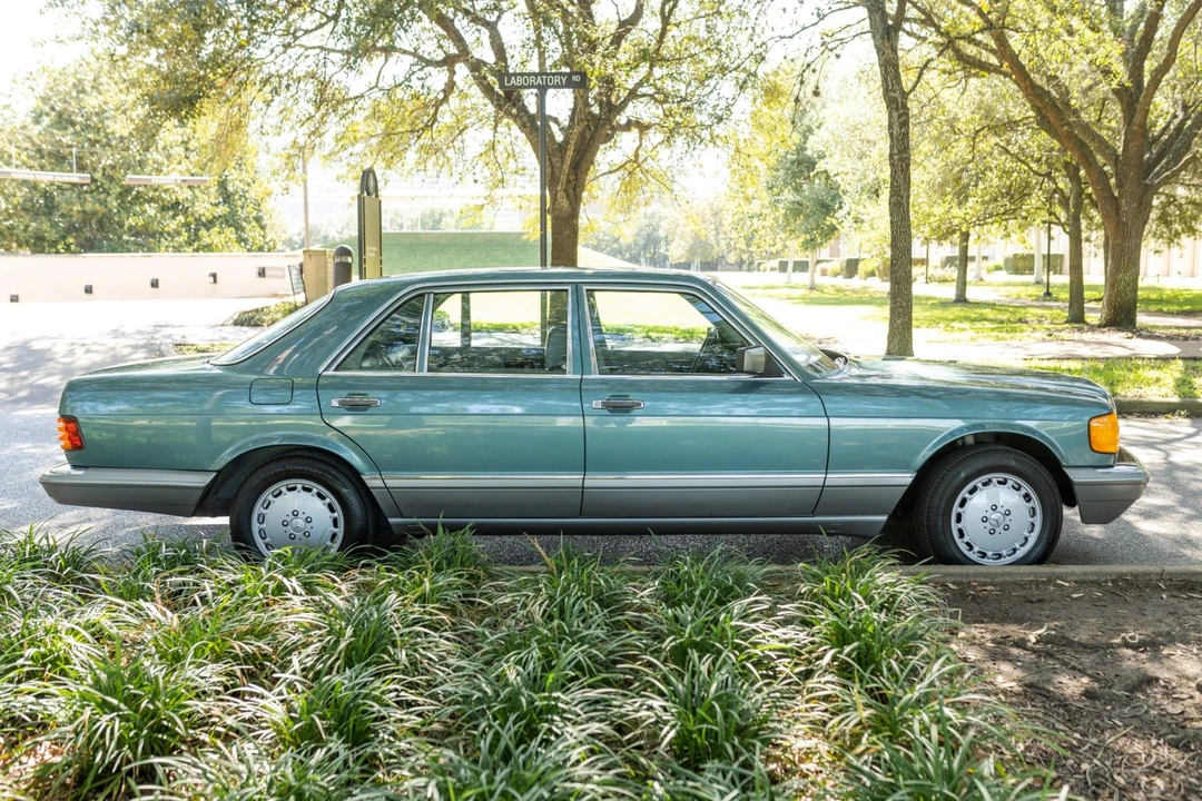 1987 Mercedes-Benz W126 S-Class Sedan - Image 12 of 31