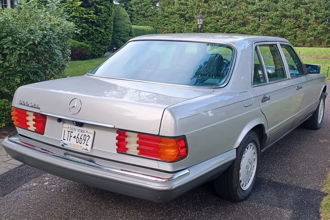 1987 Mercedes-Benz W126 S-Class Sedan - Image 4 of 31