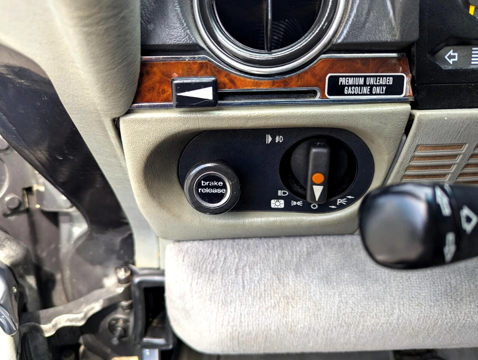 1987 Mercedes-Benz R107 SL-Class - Image 14 of 21