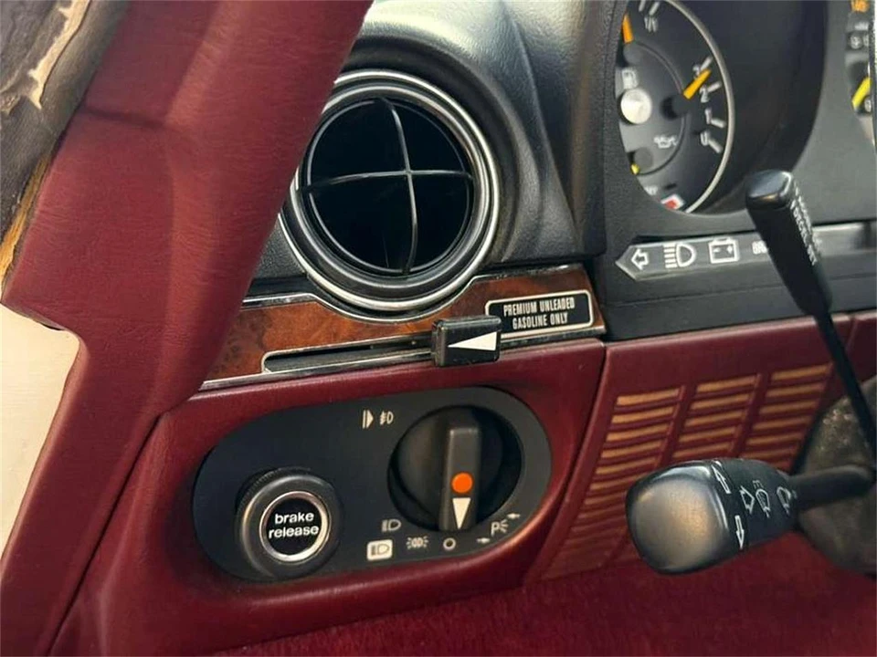 1987 Mercedes-Benz R107 SL-Class - Image 16 of 31