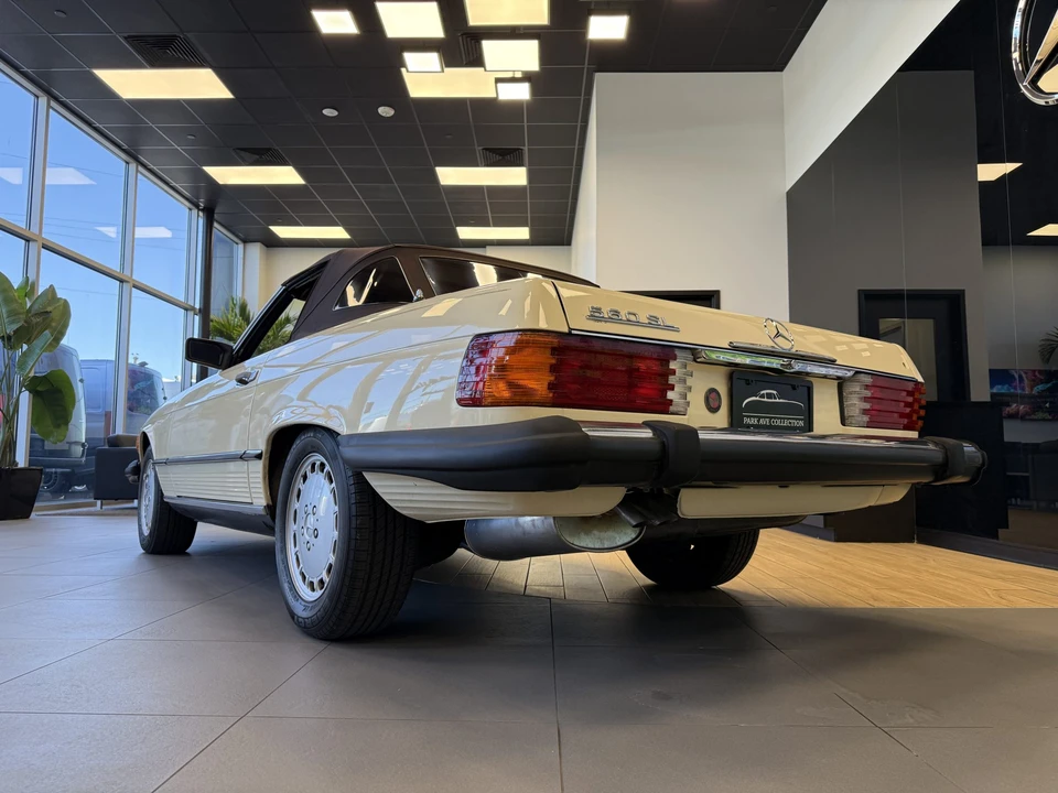 1987 Mercedes-Benz R107 SL-Class - Image 18 of 31