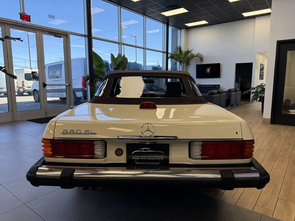 1987 Mercedes-Benz R107 SL-Class - Image 17 of 31