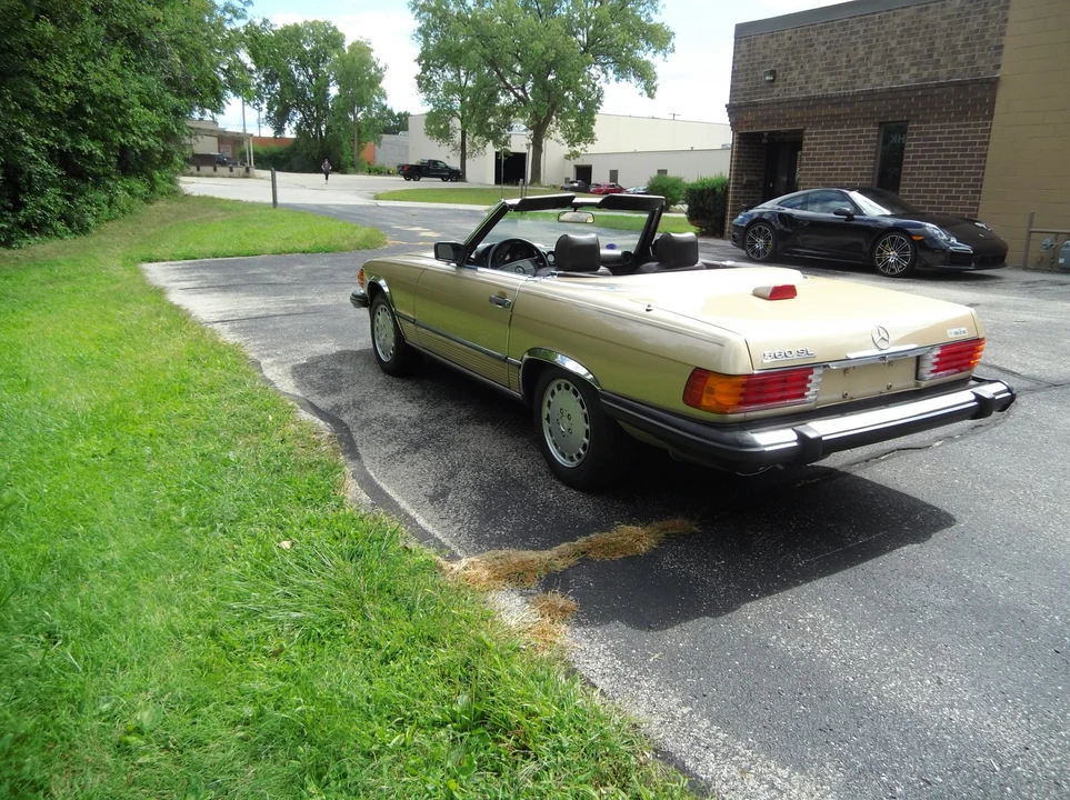 1987 Mercedes-Benz R107 SL-Class - Image 13 of 31