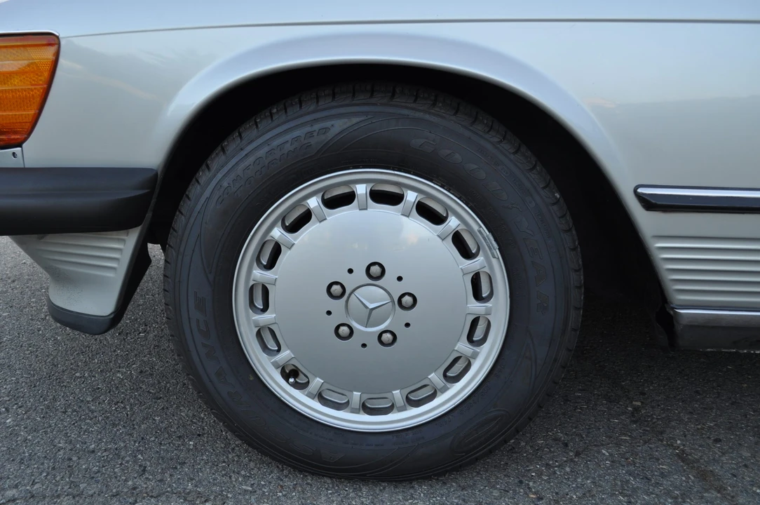 1987 Mercedes-Benz R107 SL-Class - Image 28 of 31