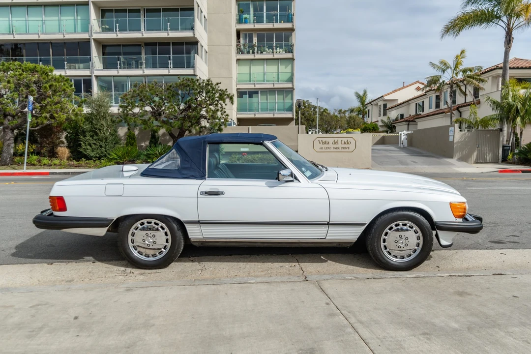 1987 Mercedes-Benz R107 SL-Class - Image 13 of 31