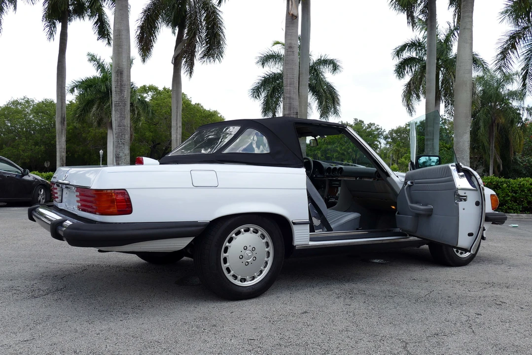 1987 Mercedes-Benz R107 SL-Class - Image 17 of 31