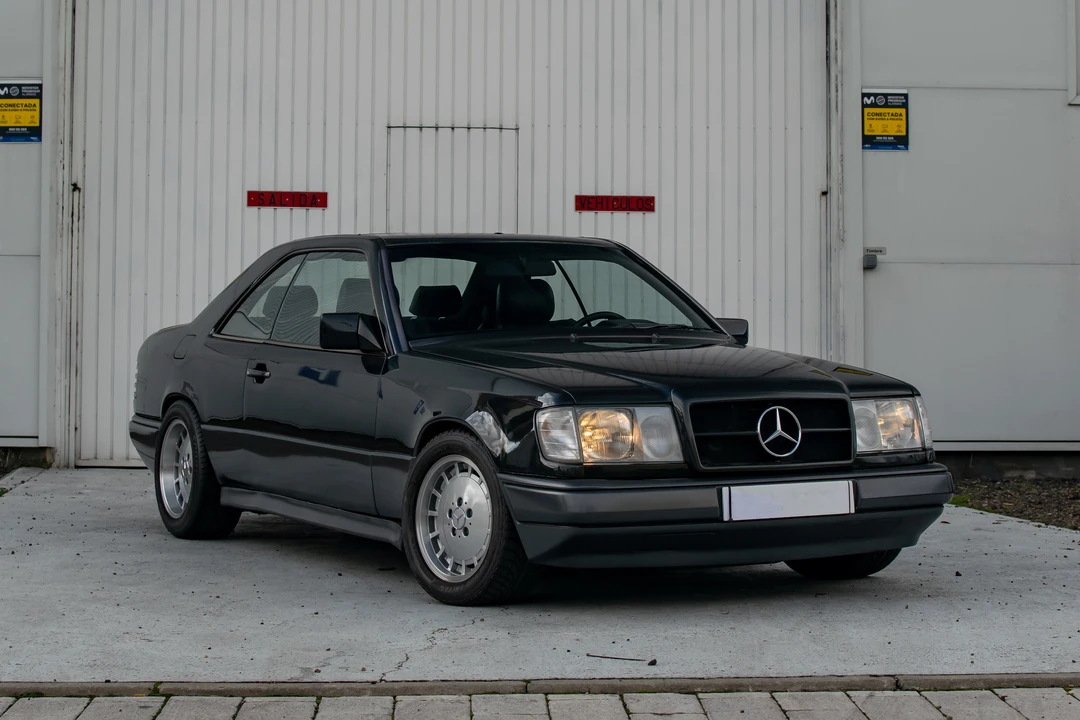 1995 Mercedes-Benz W124 E-Class - Image 2 of 31