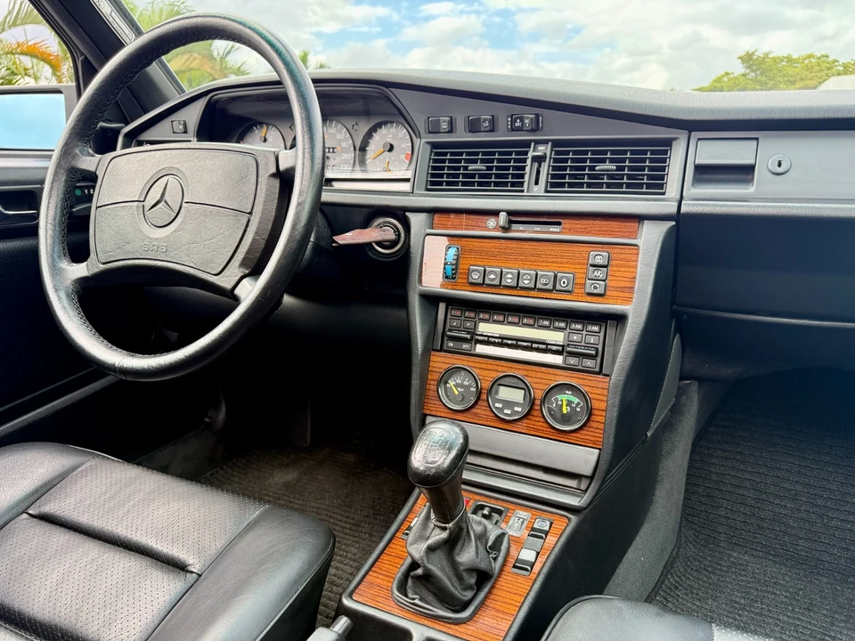 1987 Mercedes-Benz 190E - Image 16 of 21