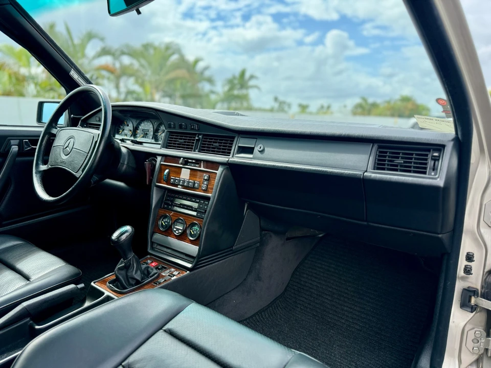 1987 Mercedes-Benz 190E - Image 17 of 21