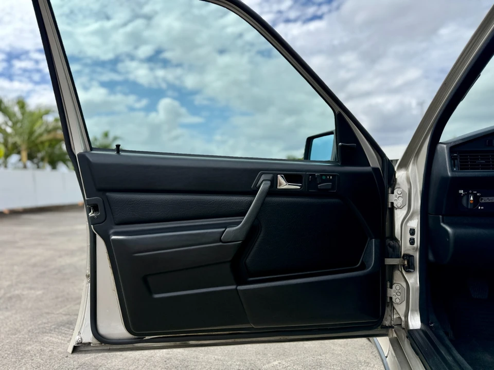 1987 Mercedes-Benz 190E - Image 9 of 21