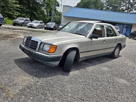 1987 Mercedes-Benz E-Class E 300 Sedan 4D
