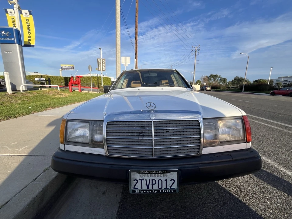 1987 Mercedes-Benz W124 E-Class - Image 2 of 19