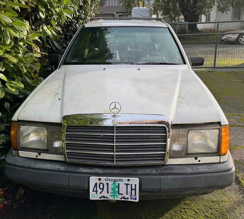 1987 Mercedes-Benz W124 E-Class - Image 2 of 12