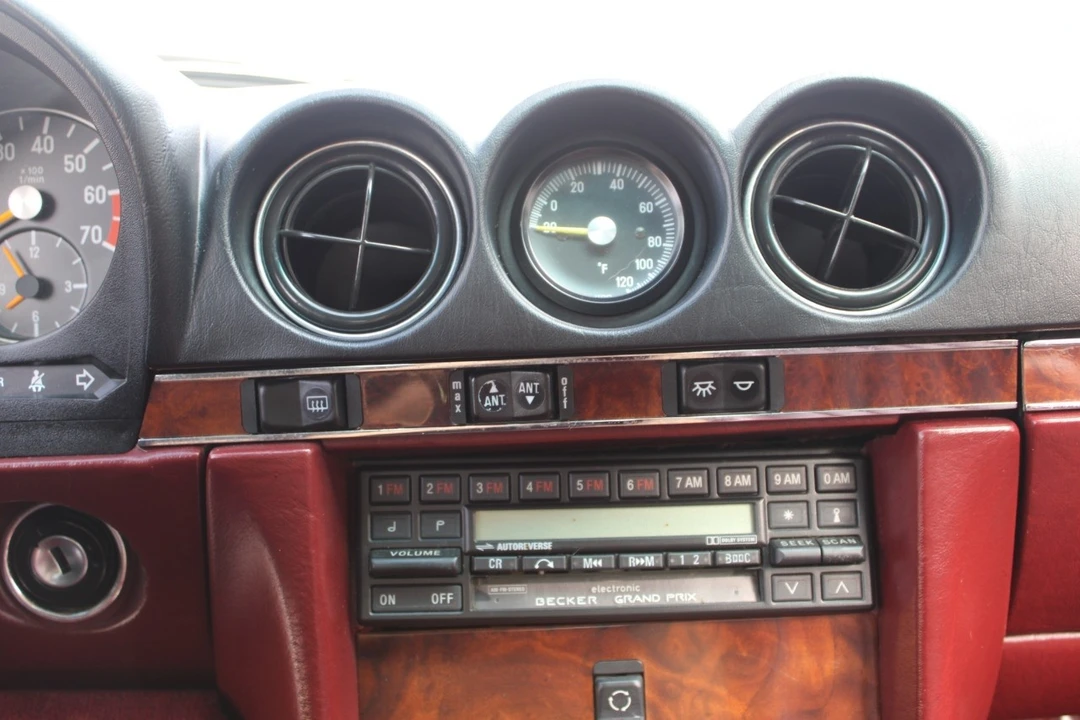 1987 Mercedes-Benz R107 SL-Class - Image 5 of 12
