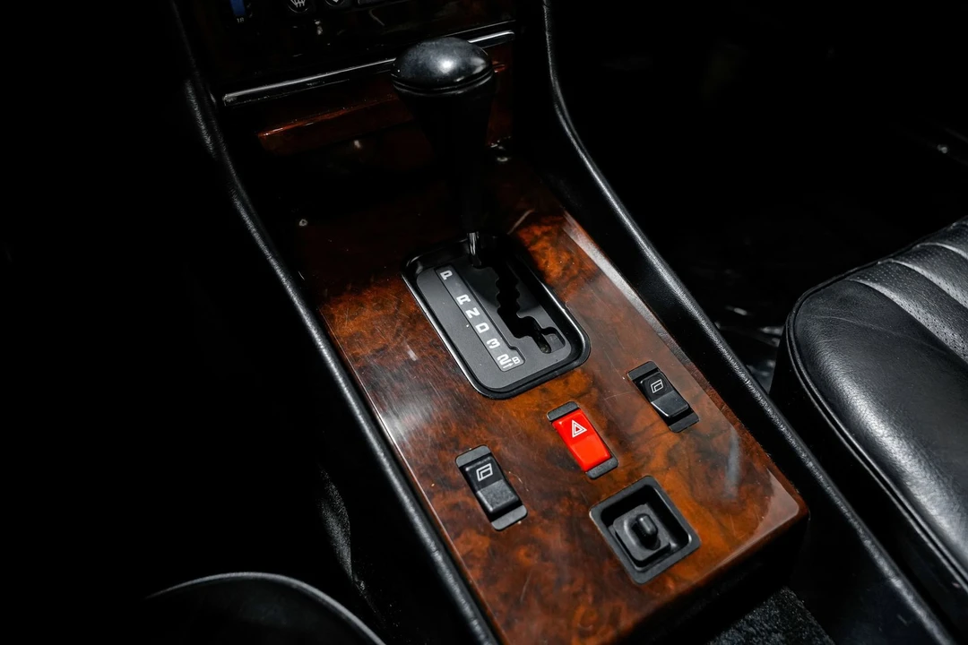 1987 Mercedes-Benz R107 SL-Class - Image 14 of 31