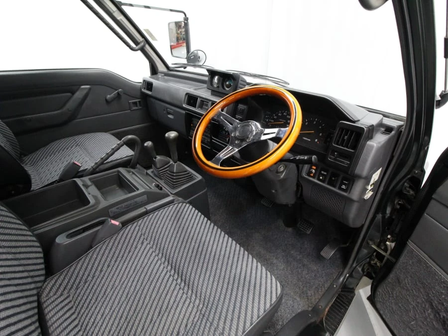 1987 Mitsubishi Delica 3rd Gen - Image 4 of 12