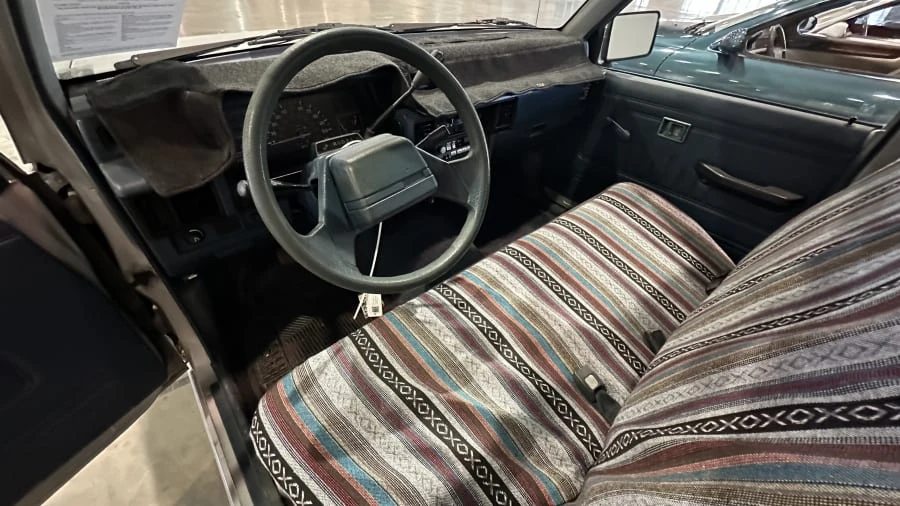 1987 Mitsubishi Triton 2nd Gen - Image 3 of 4