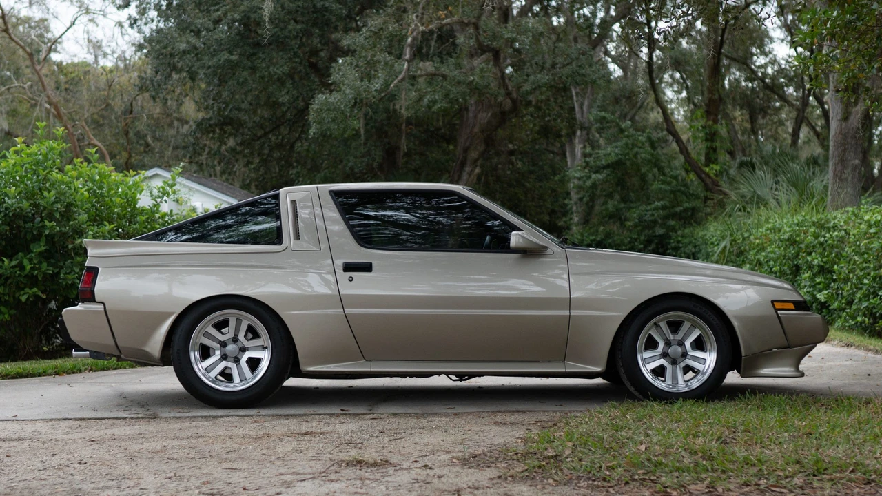 1987 Mitsubishi Starion - Image 5 of 31