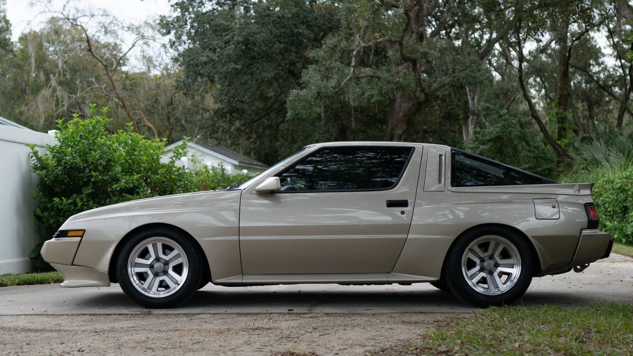 1987 Mitsubishi Starion - Image 11 of 31