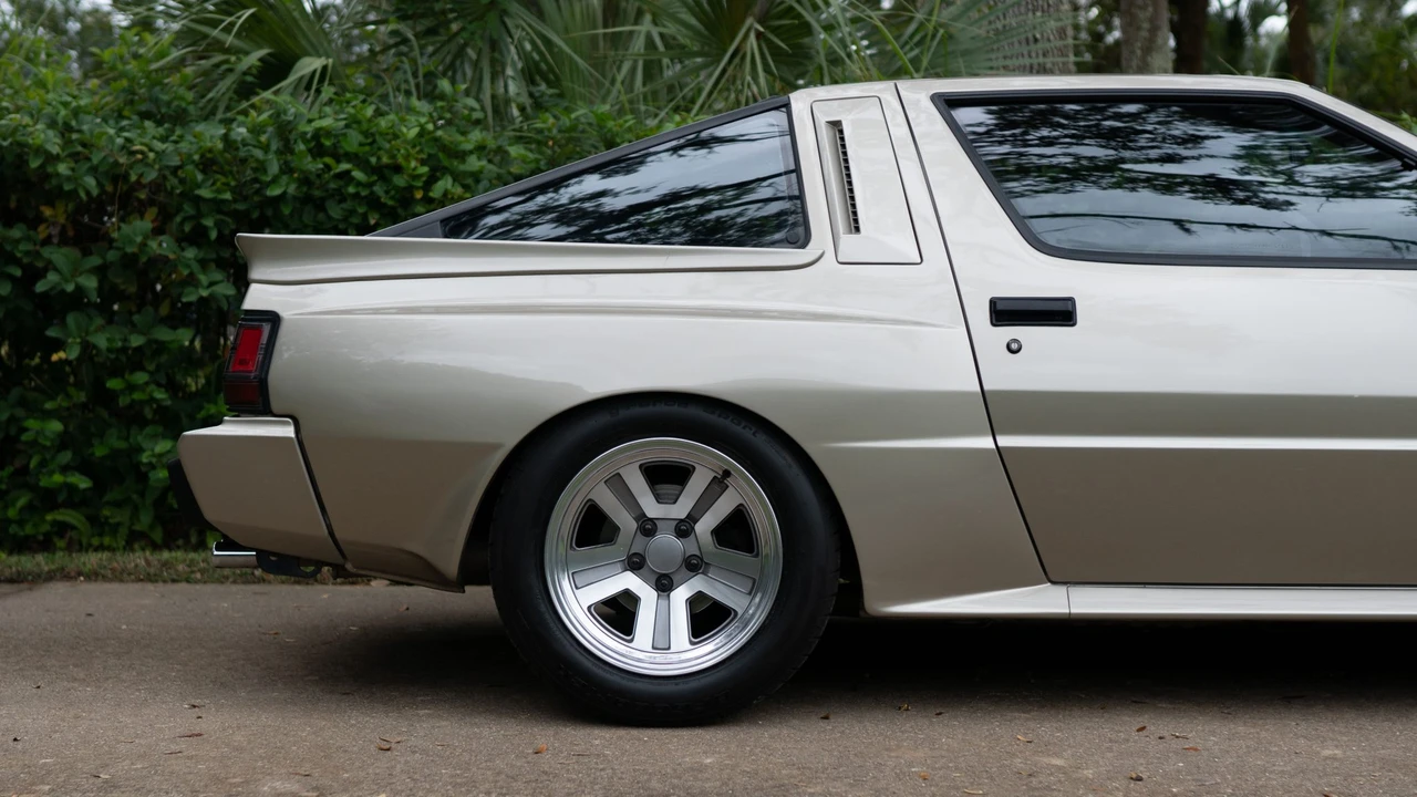 1987 Mitsubishi Starion - Image 30 of 31