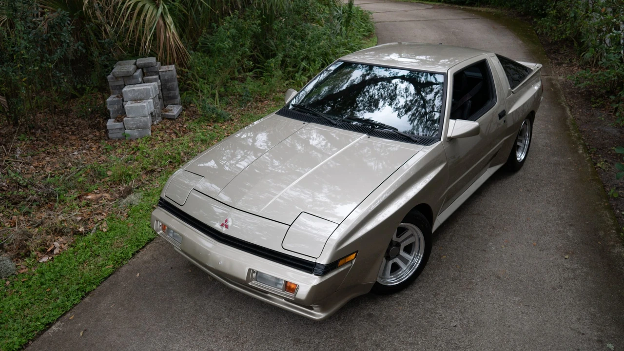 1987 Mitsubishi Starion - Image 15 of 31