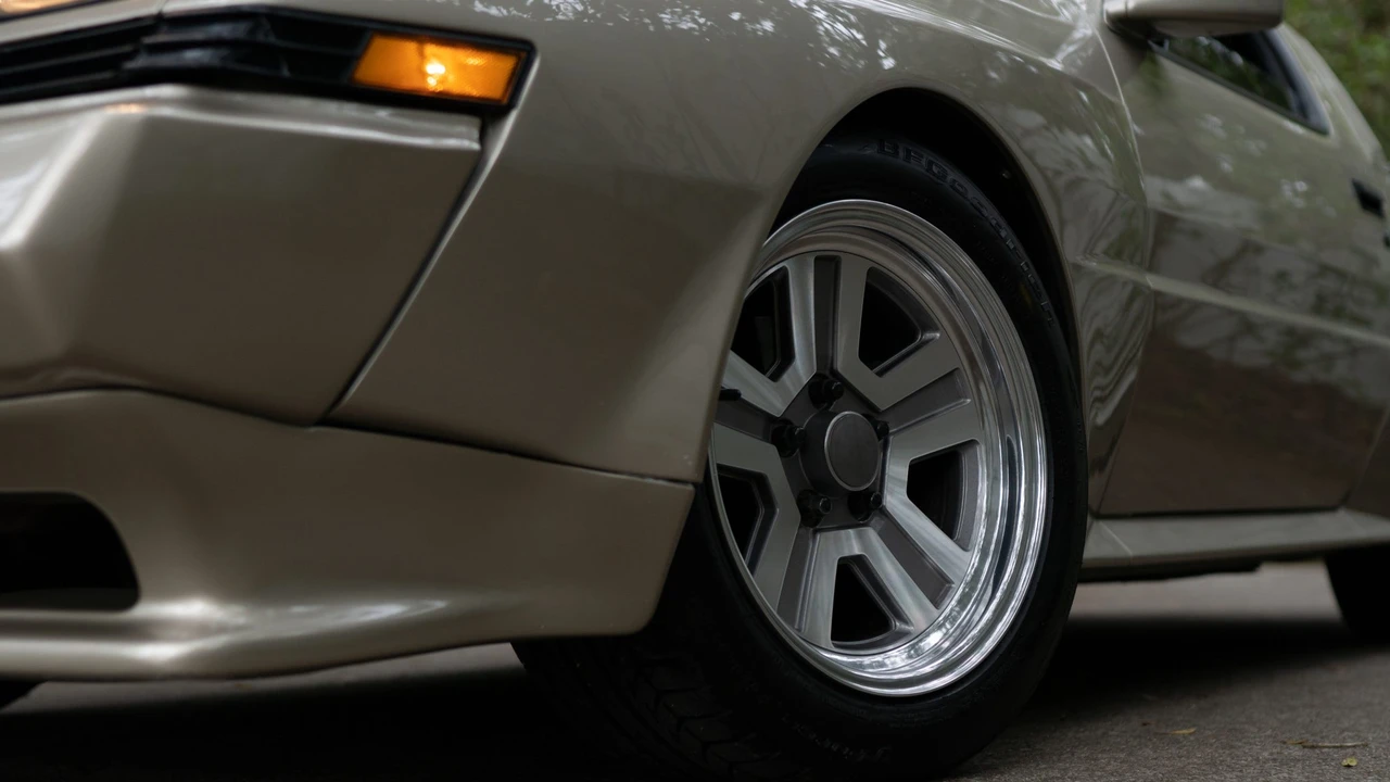 1987 Mitsubishi Starion - Image 20 of 31