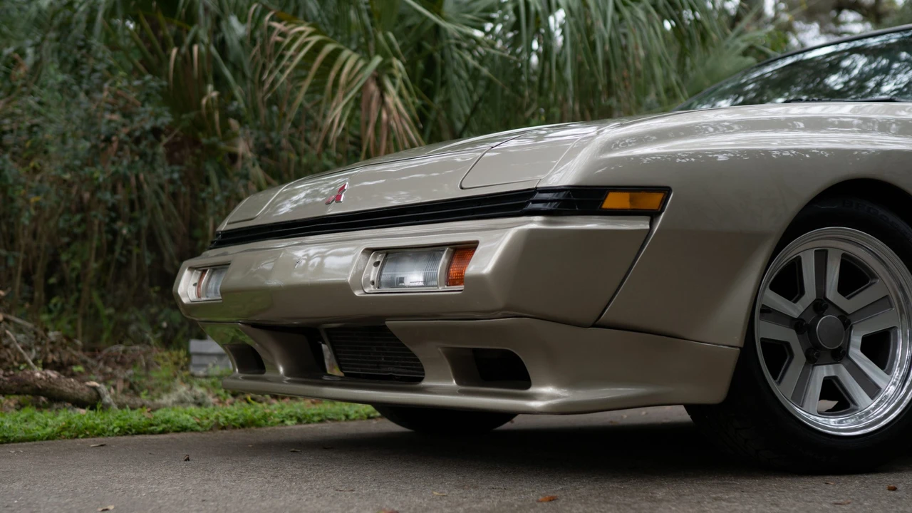 1987 Mitsubishi Starion - Image 16 of 31
