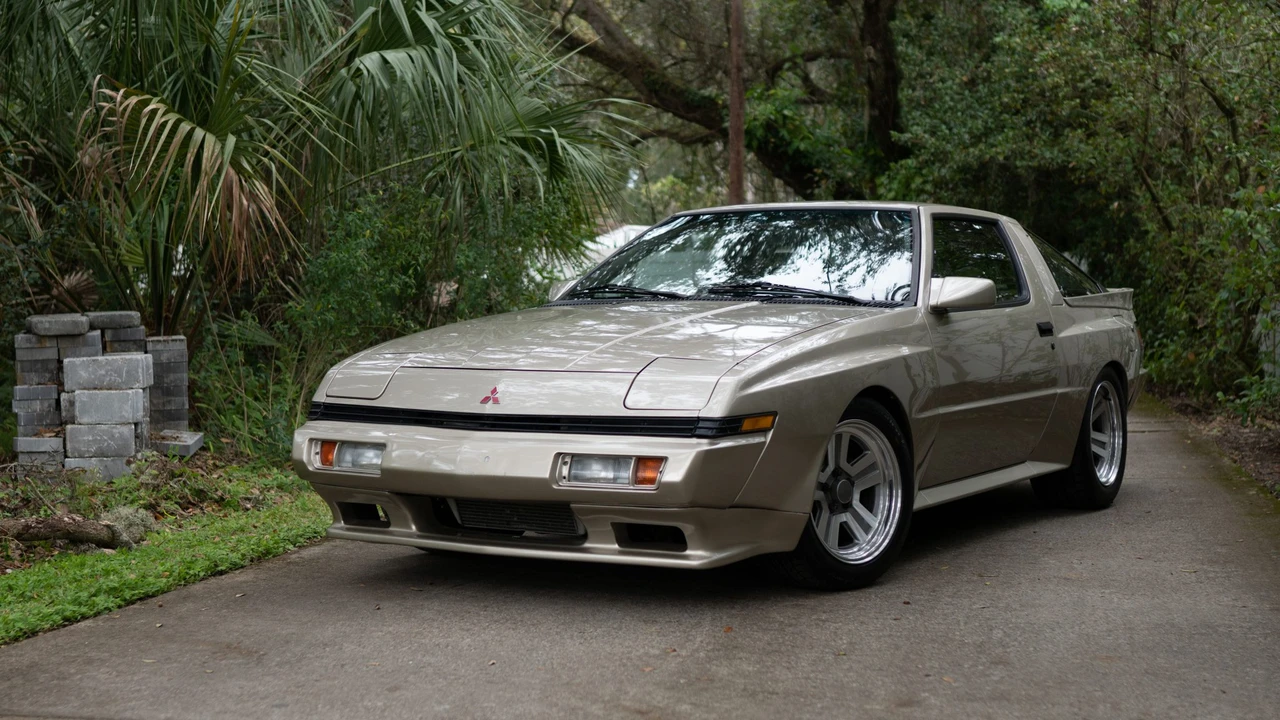 1987 Mitsubishi Starion - Image 13 of 31