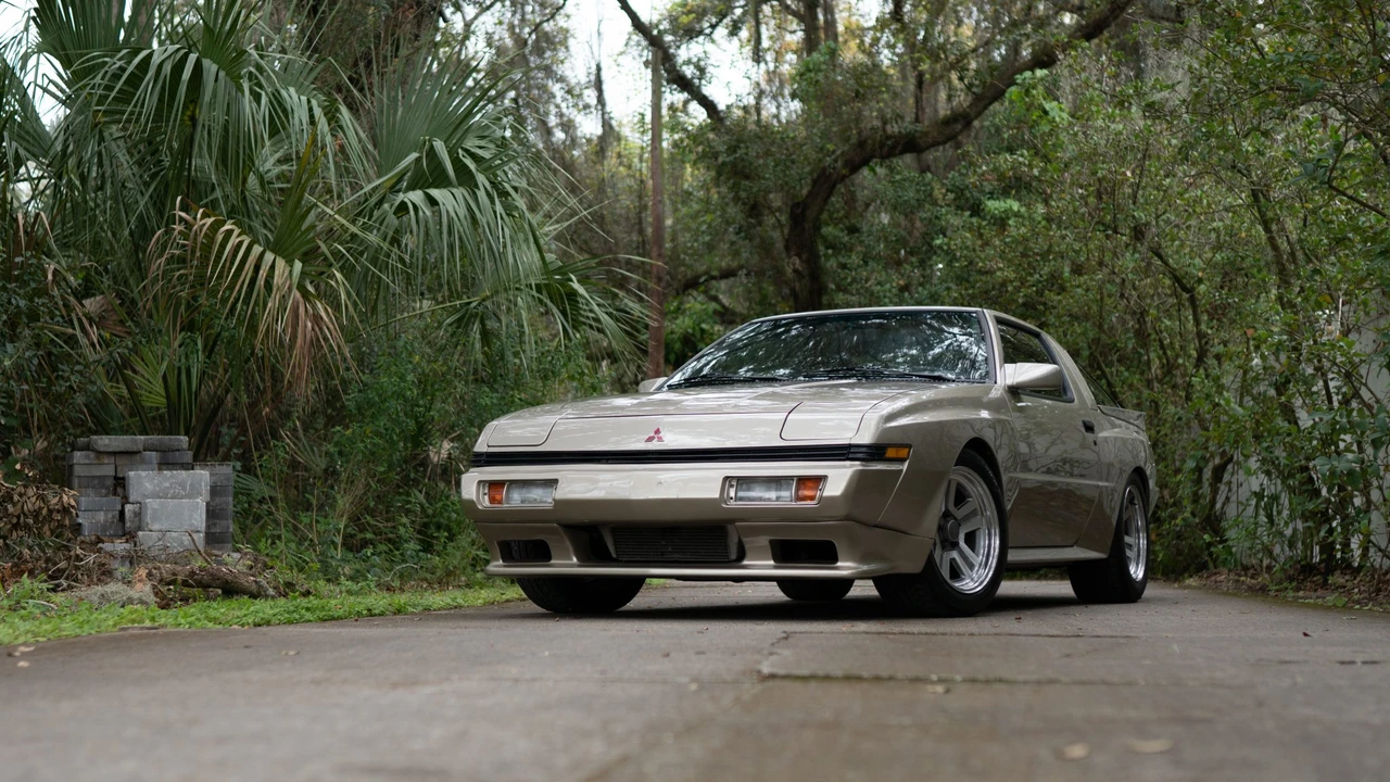 1987 Mitsubishi Starion - Image 14 of 31