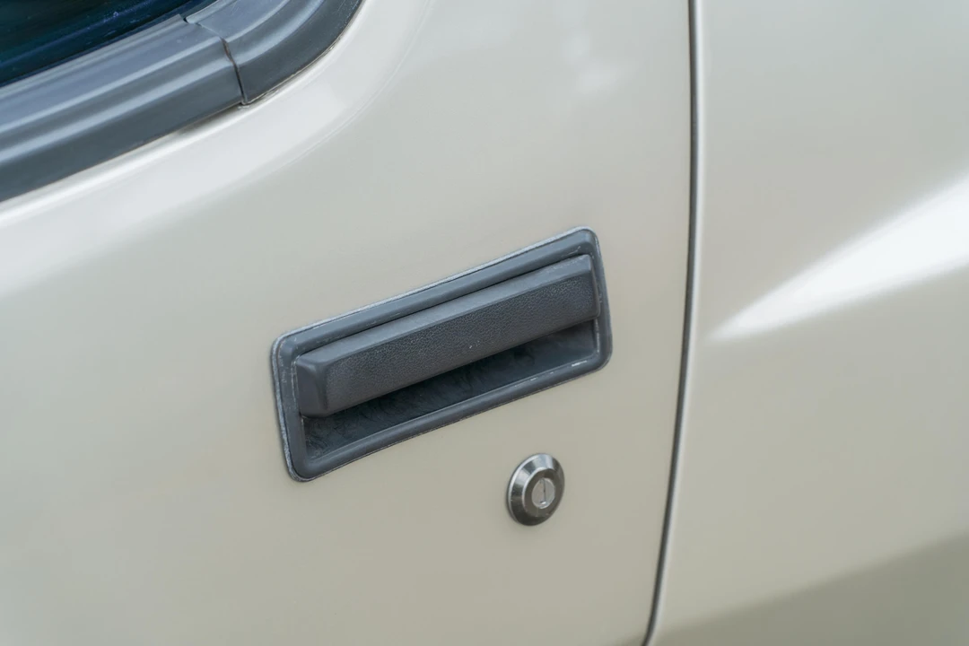 1987 Mitsubishi Starion - Image 29 of 31