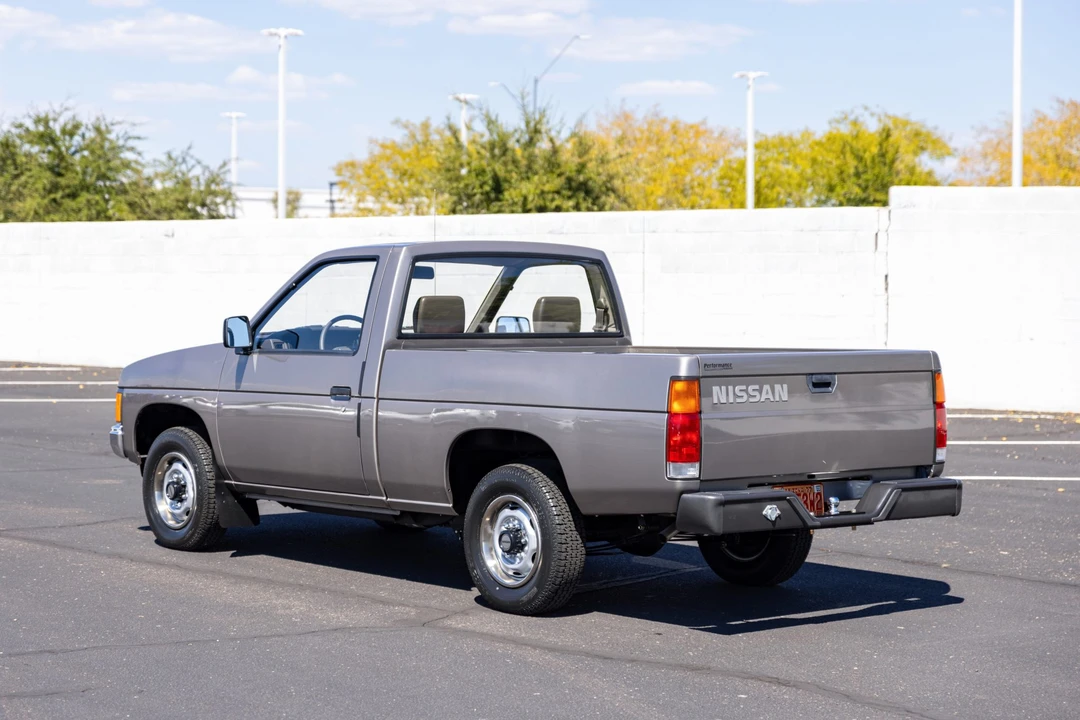 1987 Nissan - Image 8 of 31