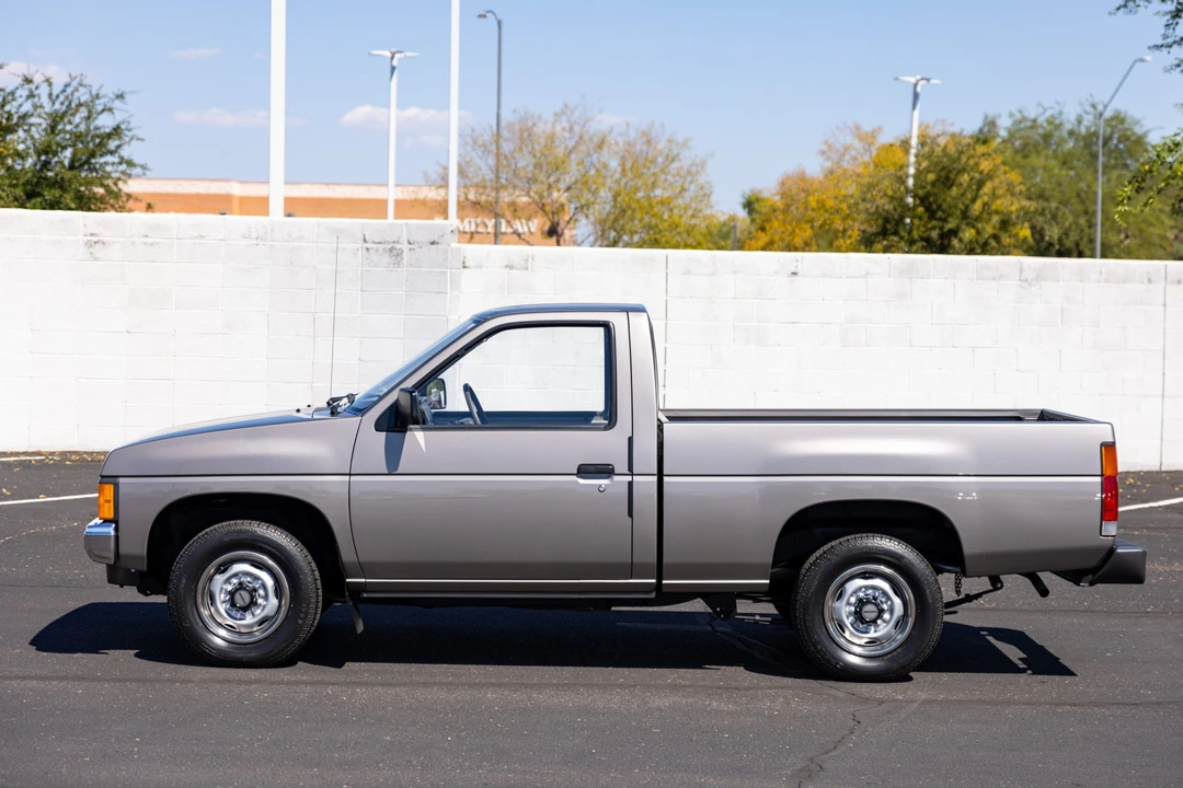 1987 Nissan - Image 9 of 31