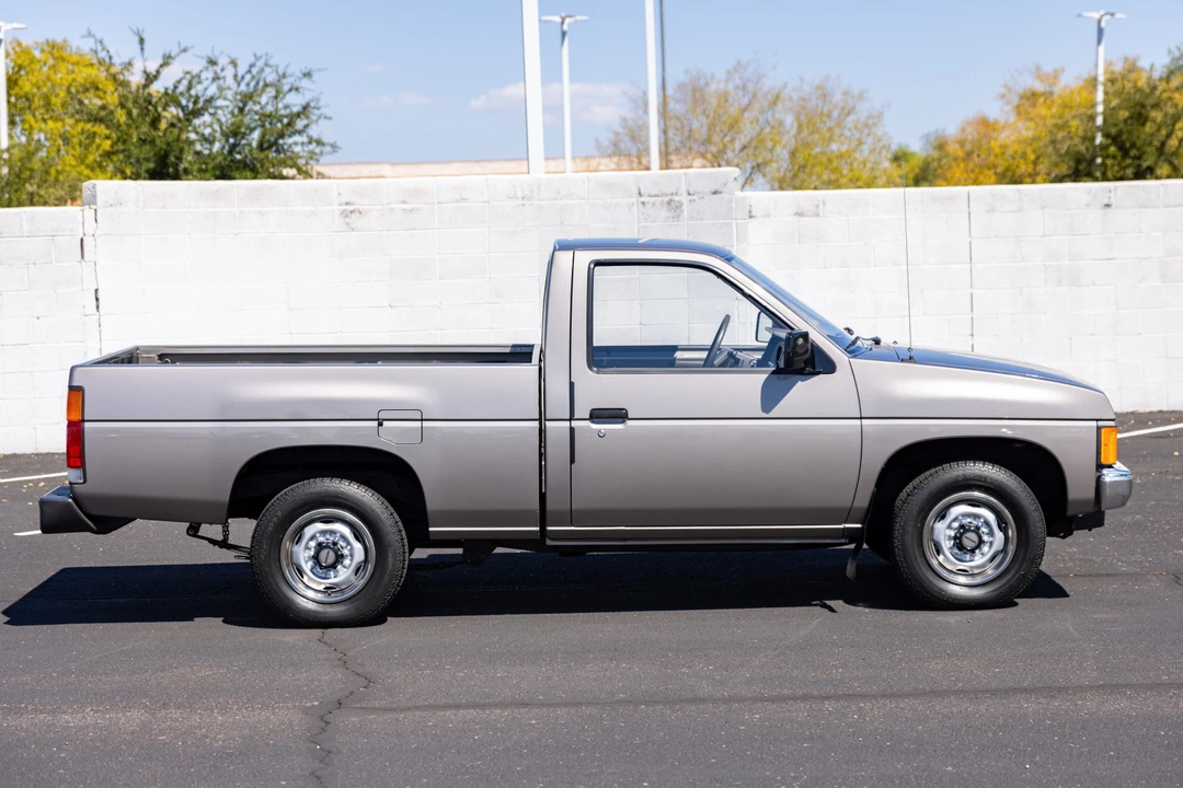 1987 Nissan - Image 5 of 31