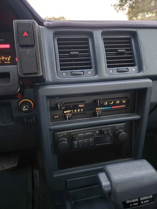 1987 Nissan U12 Bluebird - Image 7 of 12