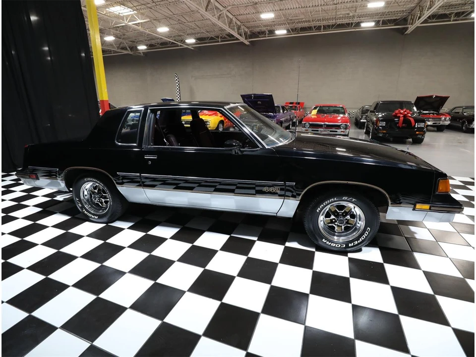 1987 Oldsmobile 442 4th Gen - Image 18 of 31