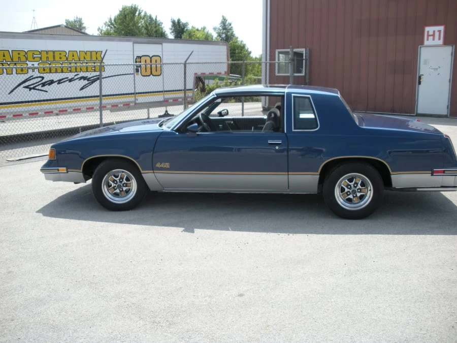 1987 Oldsmobile 442 4th Gen - Image 2 of 8
