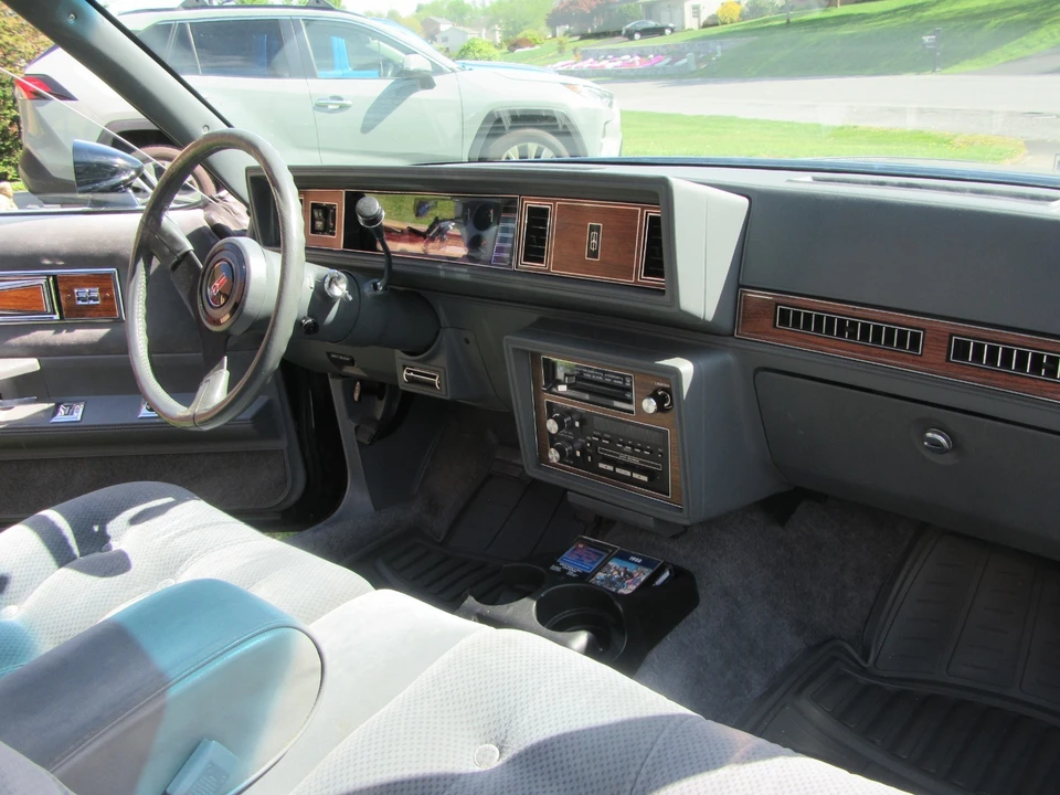 1987 Oldsmobile Cutlass Supreme - Image 10 of 21