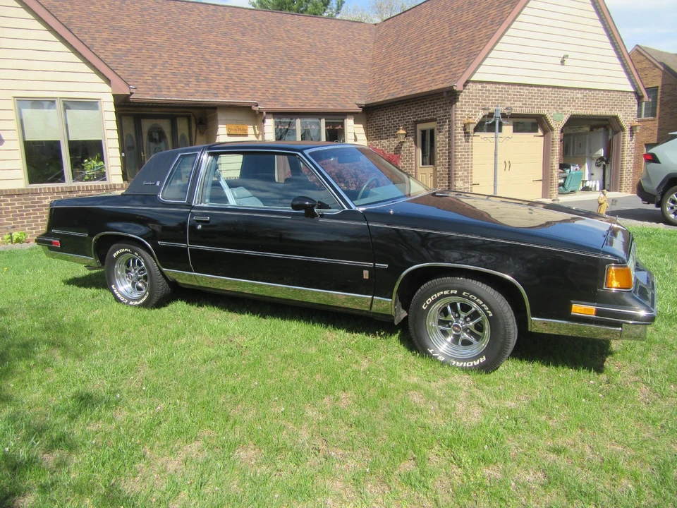 1987 Oldsmobile Cutlass Supreme - Image 4 of 21