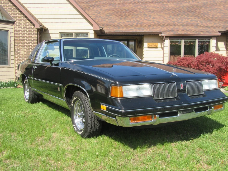 1987 Oldsmobile Cutlass Supreme - Image 3 of 21